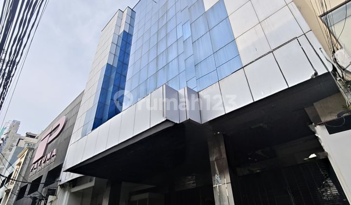 Gedung 4 Lantai Cocok Untuk Showroom atau Bank di PangPol JakSel