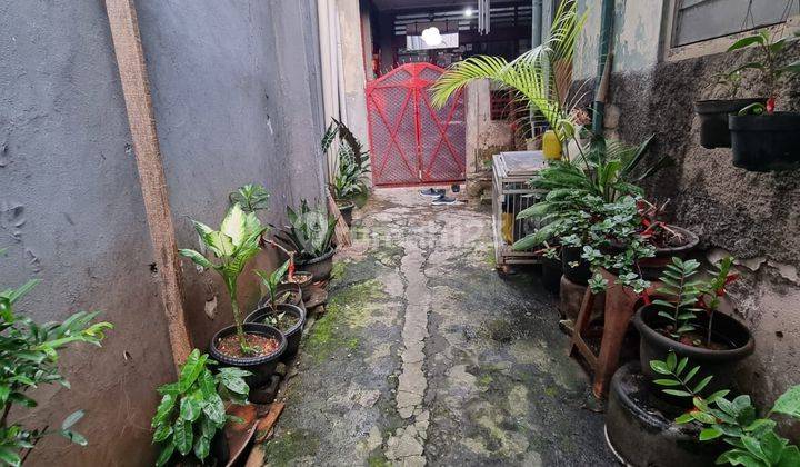 RUMAH LANGKA BENTUK TRAPESIUM LOKASI DALAM GANG DAERAH PETOJO HARGA BISA NEGO! 1