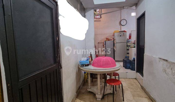 RUMAH LANGKA BENTUK TRAPESIUM LOKASI DALAM GANG DAERAH PETOJO HARGA BISA NEGO! 2