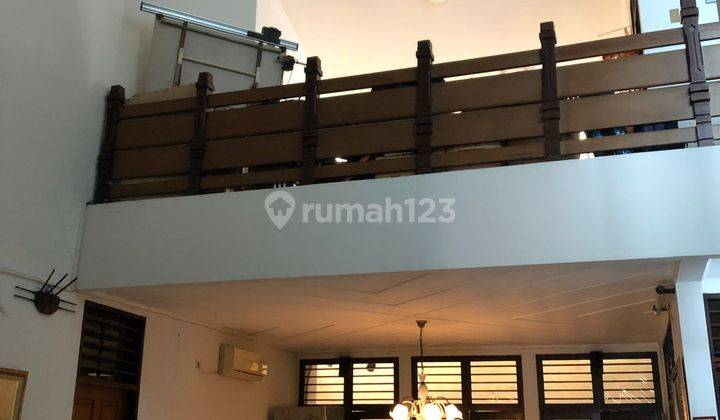 Rumah Nuansa Classic Mewah 6 Kamar Tidur Di Tanjung Duren  1