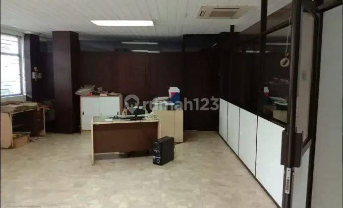 Ruko Gandeng di Gambir Cocok Untuk Bank, Kantor Atau Showroom 1