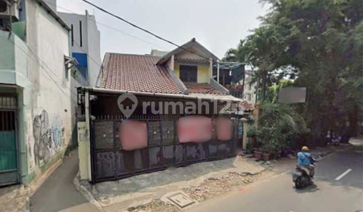 2-Story House 11 Wide Next to Long Road