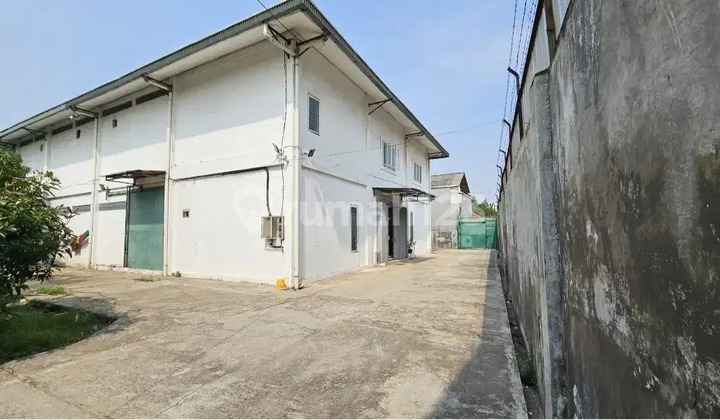 Gudang bagus dan luas SHM ex pabrik garment di Jakarta Barat