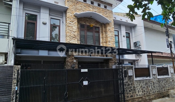 Rumah Bagus SHM di Puri Indah, Jakarta Barat dekat sekolah IPEKA