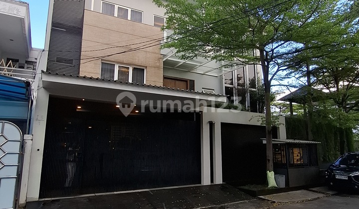 Rumah Orang Kaya Tujuh Turunan di Green Garden Semi Furnished