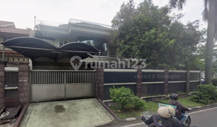 Rumah Mewah Hook Hanya Selangkah ke Lippo Mall Rumah Mewah Hook Hanya Selangkah ke Lippo Mall