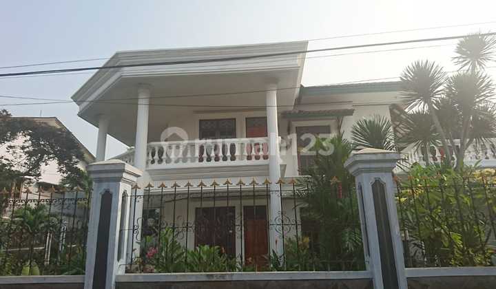 Rumah Bagus 2 Lantai SHM di Kebon Jeruk, Jakarta Barat