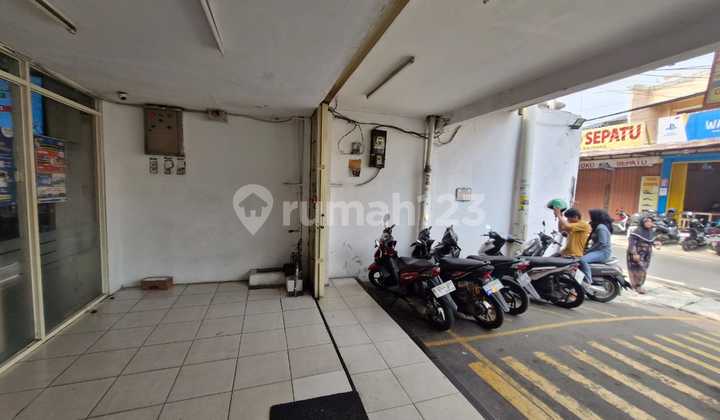 3-Story Shop House For Sale in Sumur Batu, Kemayoran, Central Jakarta 2