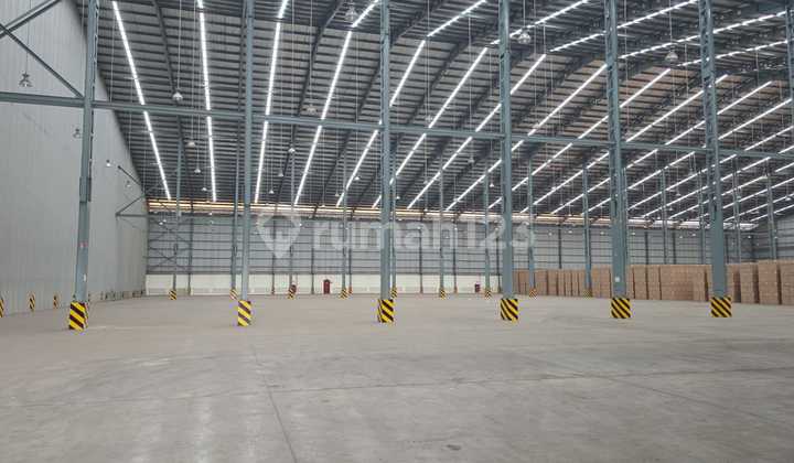 Warehouse for Rent Ready to Use 10,560M in Cakung, East Jakarta