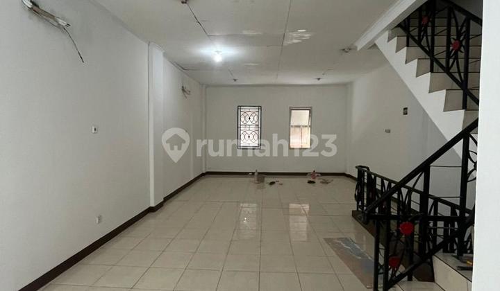 Rental Ready-to-Use Shop House on Bulevar Hijaubekasi. Rental Ready-to-Use Shop House on Bulevar Hijaubekasi.