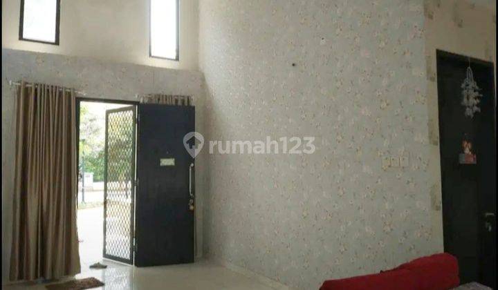 Rumah Hook terawat lokasi depan taman di Melia, Graha Raya Bintaro 2