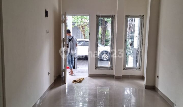 Rmh 2 lt rapih dan terawat sudah renovasi di Sektor 9