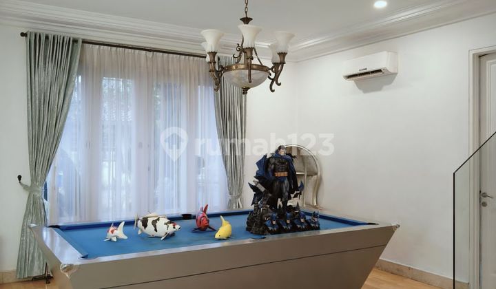 Rumah Classic modern mewah ada Kolam Renang di Sektor 8 2