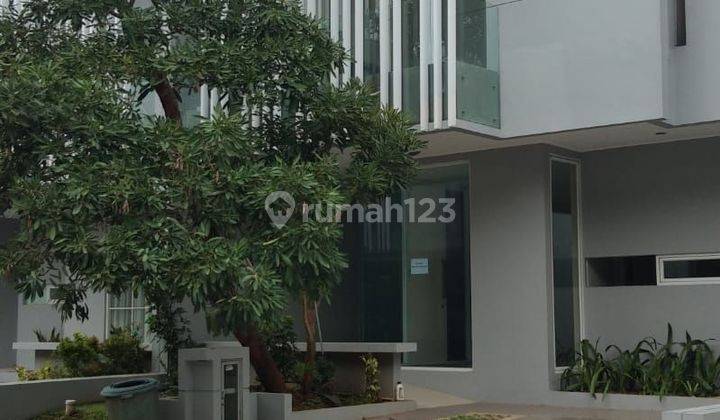 Rumah bagus 2 lt siap huni di Cluster Discovery 2