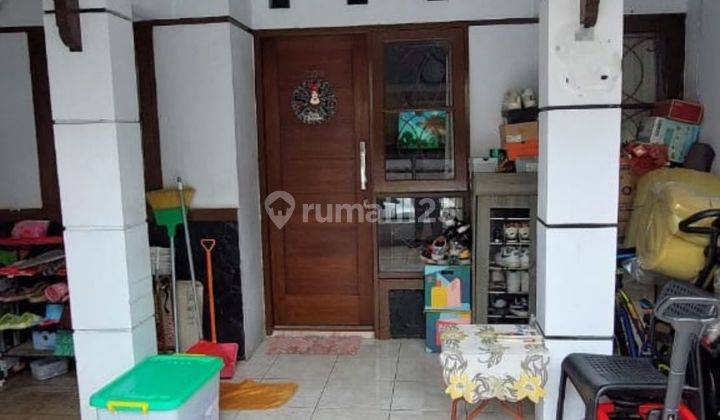 Rumah bagus siap huni minimalis rapih di Graha Raya 1