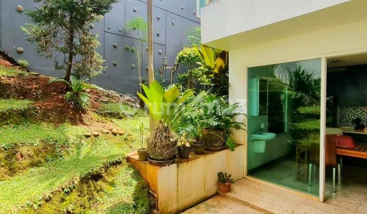 Rumah cantik rapih terawat 3lt minimalis modern di Sekor8