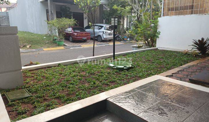 Rumah cantik sudah renovasi lokasi strategis di Graha Raya 2