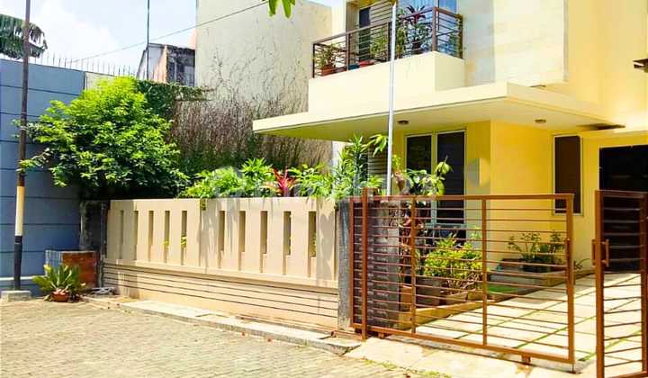 Nice House 2 Floors Neat, Well-Maintained, Cheap Strategic Location in Sector 9 2