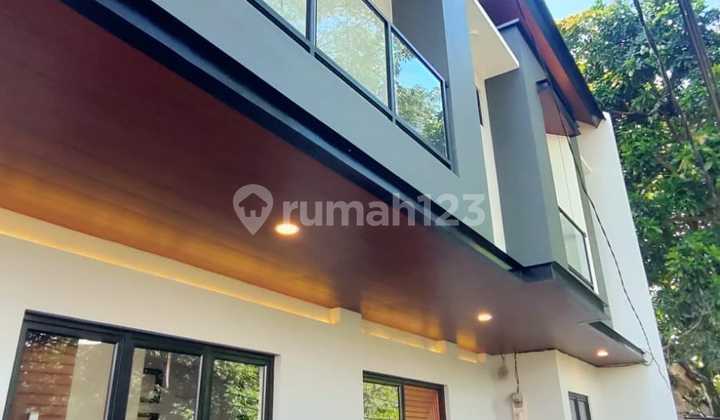 Nice 2-Story House Ready to Occupy in Sector 1.4 Griya Loka Nice 2-Story House Ready to Occupy in Sector 1.4 Griya Loka