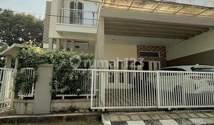 Rumah Hook 2 Lt Terawat Dekat Bintaro Jaya