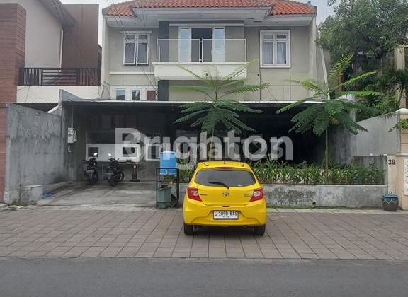 Office Building in Gayungsari, Strategic Location