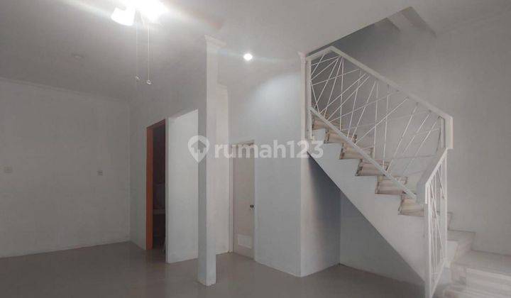 Rumah 2 Lt Ada Carport Strategis 5 menit ke Pamulang Square Dibantu KPR J18479 2