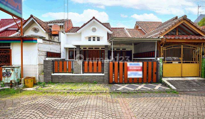 Rumah Hadap Selatan LT 128 SHM Siap KPR 10 menit ke Mall Ciputra Tangerang J17554