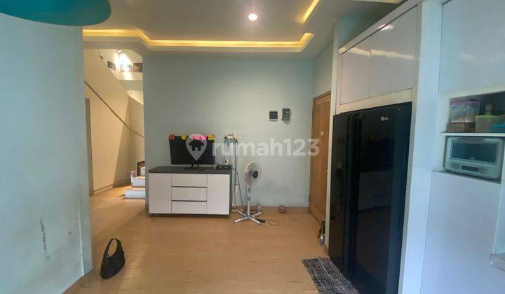 Rumah Modern Hadap Timur 15 menit ke Stasiun Jurang Mangu Dibantu KPR J17945 2