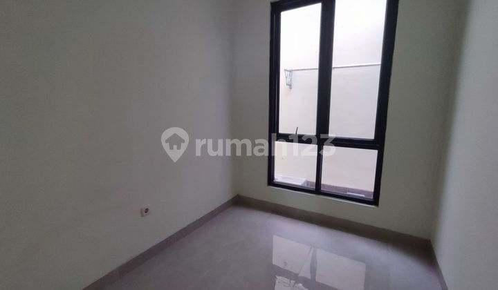 Rumah SHM 2 Lt Strategis 15 menit ke Stasiun Depok Lama Siap KPR J34419 2
