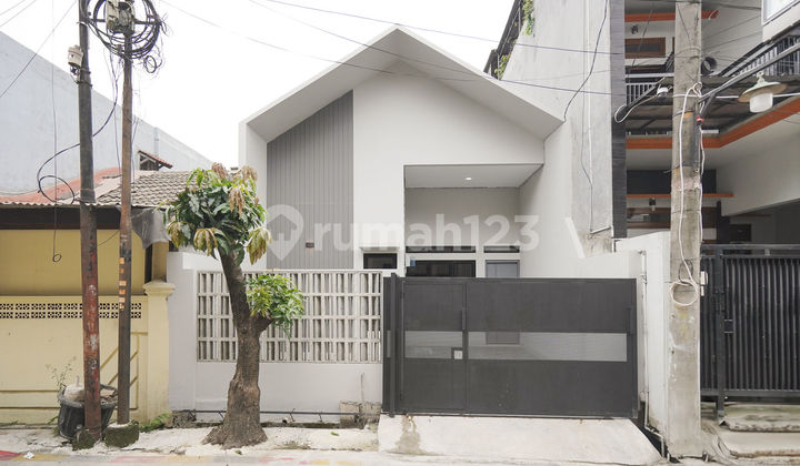 Rumah SHM 14 Menit ke Summarecon Mall Bekasi Hadap Utara J-39394