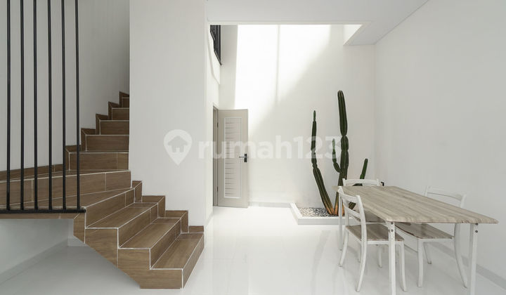 Rumah 3 Lantai 15 Menit ke Cibubur Junction Dibantu KPR J-42557 2
