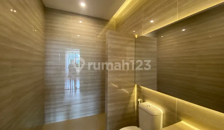 Rumah Lokasi Strategis di Legenda Wisata Dekat Tol Jatikarya, Siap KPR 2