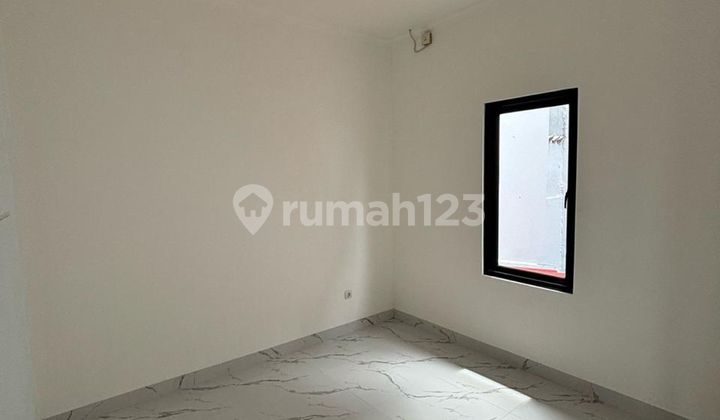 Spacious SHM House Ready to Occupy, 15 Minutes to Rsia Asyifa Depok, Assisted with KPR J-33623 2