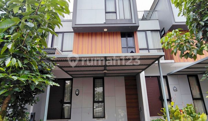 3-Storey House with SHM, 10 Minutes to Ciputra Cibubur Mall, KPR Assisted J-43202 3-Storey House with SHM, 10 Minutes to Ciputra Cibubur Mall, KPR Assisted J-43202
