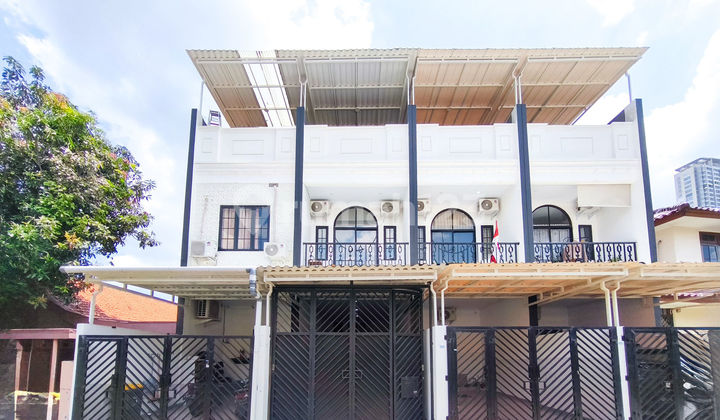 2-Story House with SHM Near Taman Anggrek Mall, Move-in Ready, Assisted with Mortgage J-44711
