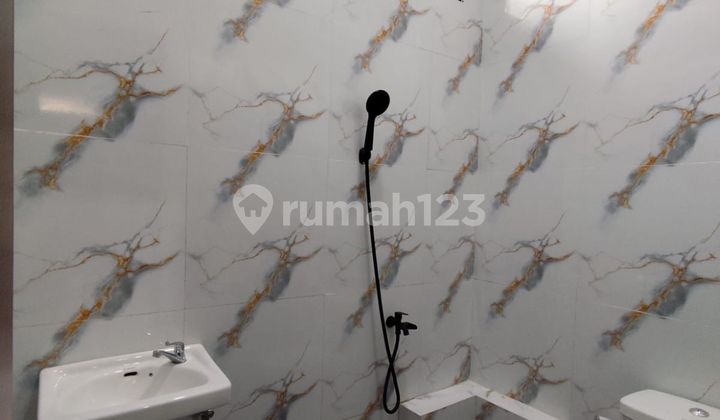 Rumah SHM 14 Menit ke Plaza Metropolitan Siap Huni Dibantu KPR J-38169 2