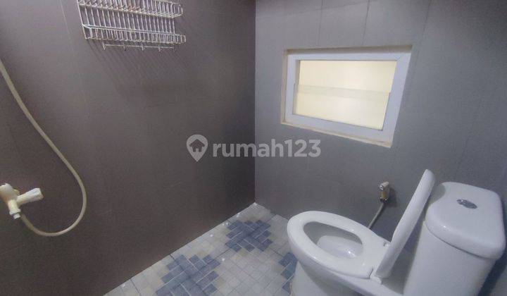 Rumah SHM 2 Lt Gratis Renov 5 Menit ke RSUD Depok Timur J30503 2