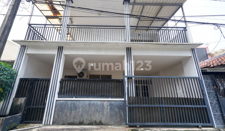 4 BR House Well-Maintained 9 Minutes to Living Plaza Bintaro Ready to Occupy J22187