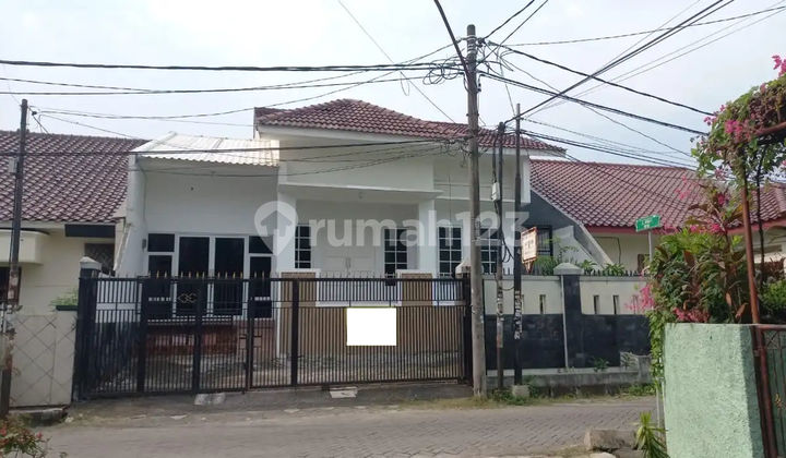 Rumah 6 Menit ke Cbd Ciledug Family Mall Dibantu KPR J-39685
