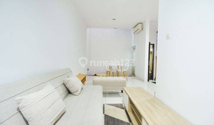 Rumah 2 Lt Cantik Semi Furnished 10 menit ke BSD Plaza Harga Nego Gratis Renov J14015 2