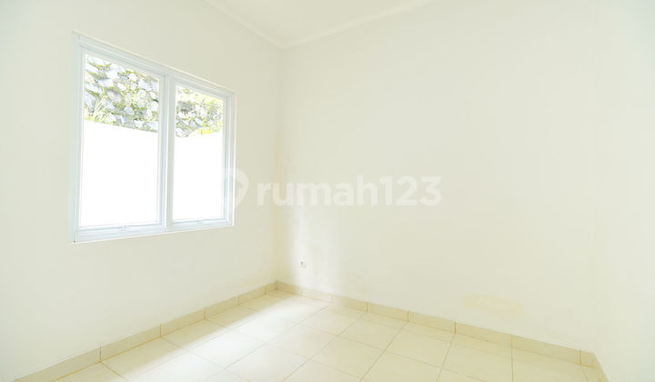 North Facing SHM House near Mall in Tangerang Ready Furnished J21408