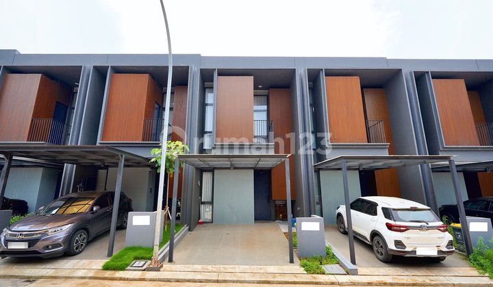 Strategic House 10 Minutes to Pamulang Toll Gate SHM Ready for KPR J-21902