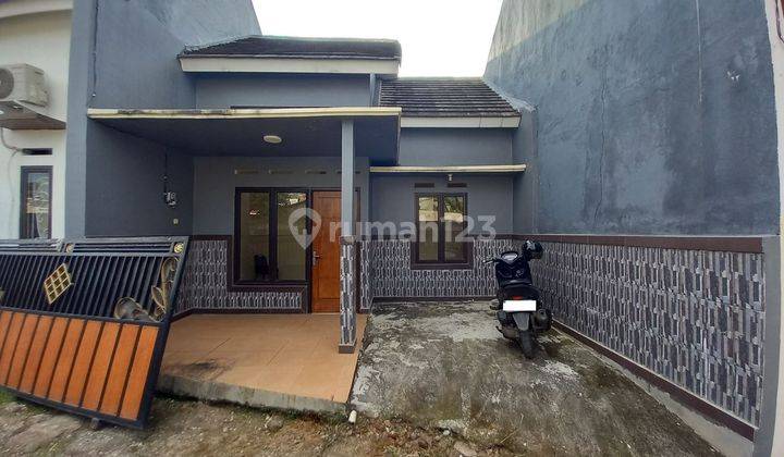 Rumah SHM 16 Menit ke Stasiun Depok Siap Huni Dibantu KPR J32942