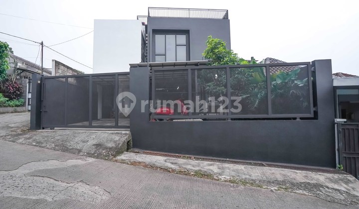 House Land 220 South Facing 5 Minutes to Citra Medika Hospital Depok J-48014