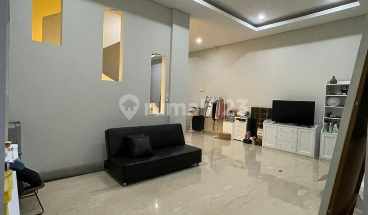 Dijual Rumah Rapih Siap Huni di Manyar Pik. Semi Furnish Luas 7X17m