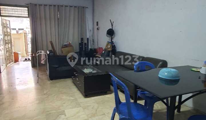 Rumah Muara Karang siap huni atau bangun ulang