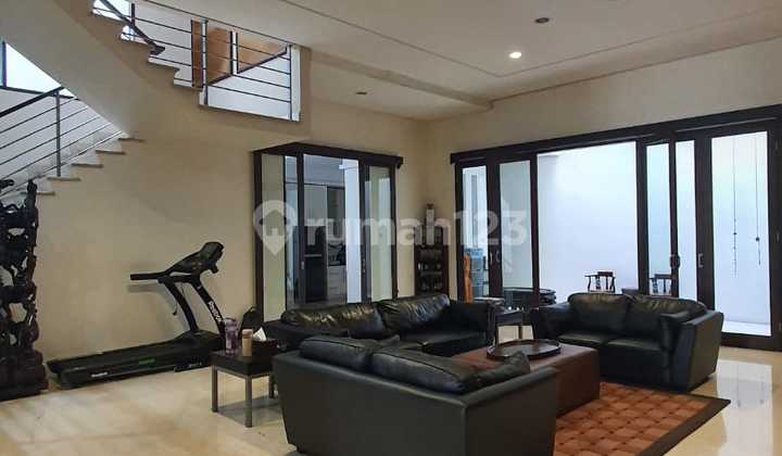 Rumah Mewah Pluit Jalan Raya bisa untuk Usaha