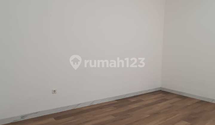 Muara Karang 3-story house 2