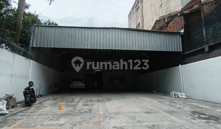 For Rent: Business Space at Jembatan 5, Ample Parking, Suitable for Warehouse, Office, or Large Tenant