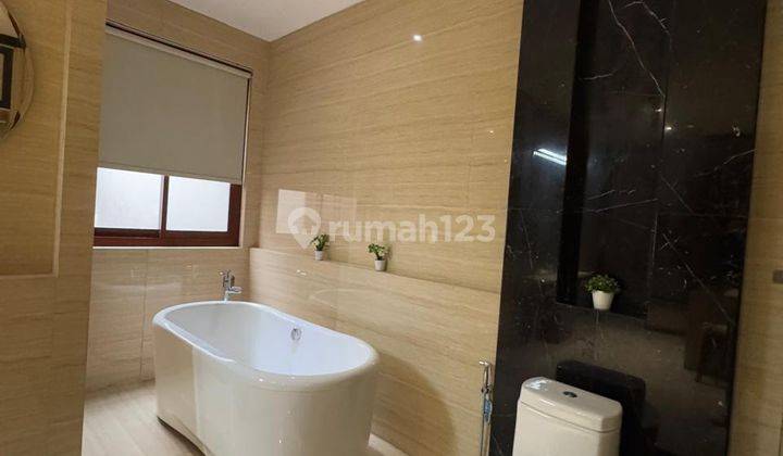 kamar mandi rumah puri sriwedari, cibubur, fully